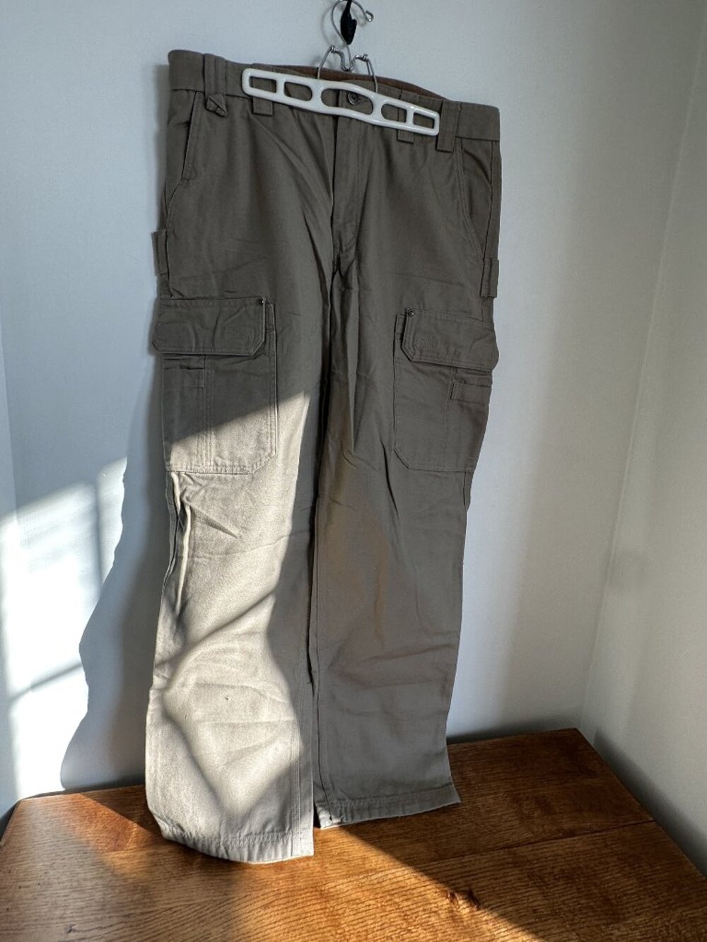 DULUTH TRADING COMPANY CANVAS CARGO PANTS 100% COTTON 37X34 NWOT